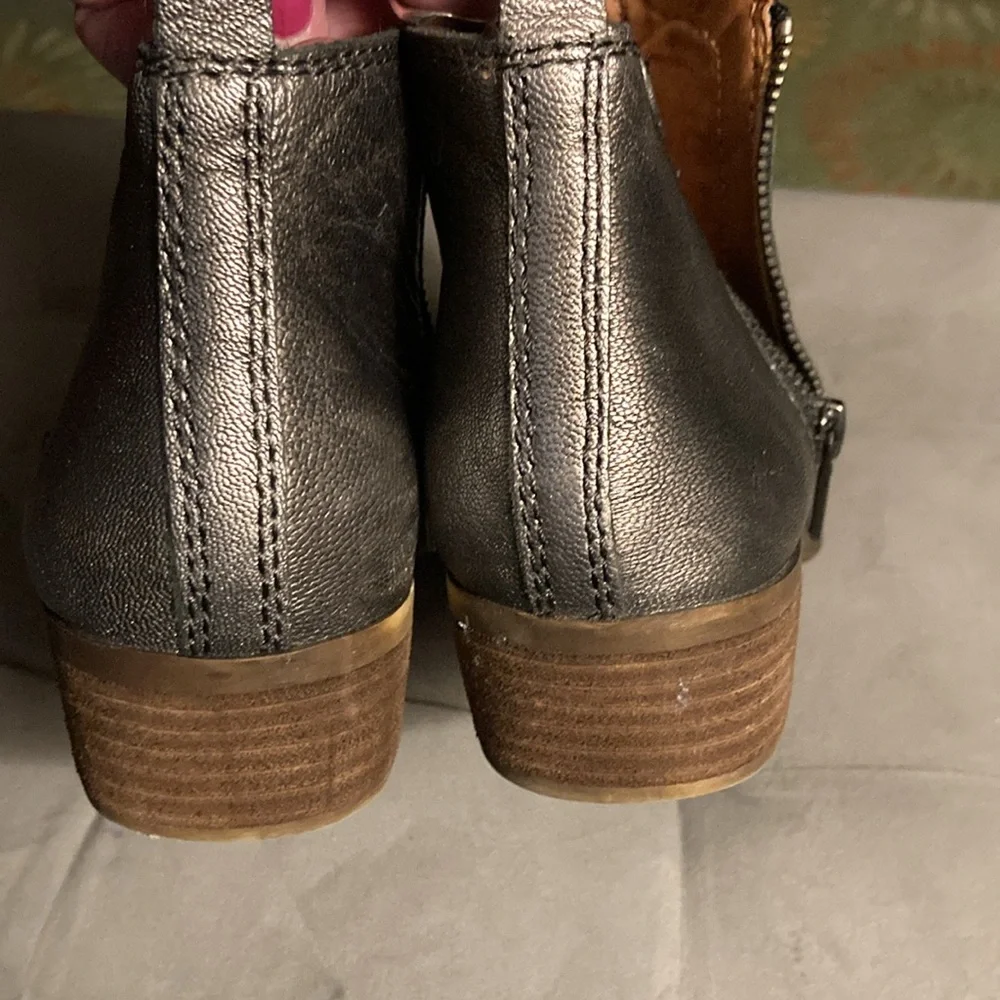 Bootie, LUCKY BRAND silver metallic leather , zippers on both sides of boot - Picture 3 of 8